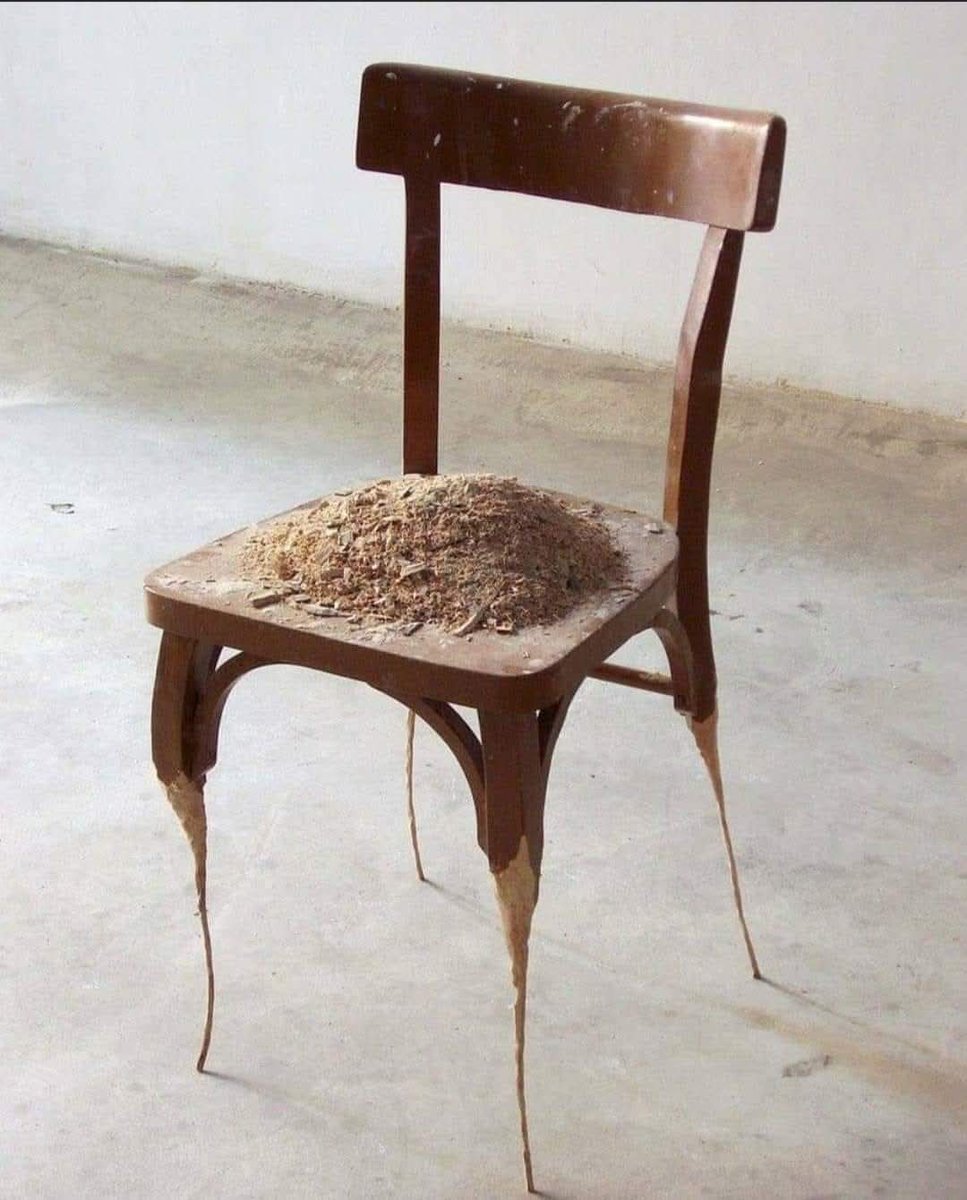 لا تنحت من روحك ونفسك وطاقتك من أجل أحد
كي لا تصبح هش تسقط عند اول ضغطة عليك 👌🏻👌🏻