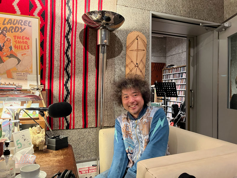 _okadatakashi's tweet image. デイジーホリデーのプレイリストを更新。ゲストにU-zhaanさんをお招きしての音楽夜話。レギュラー入りを目論み、今年、既に３回目の登場のユザーンさん。あいかわらず切れのいいツッコミでアッという間の楽しい30分です！
daisy-holiday.sblo.jp/article/191417…
#daisyholiday 
radiko.jp/share/?sid=INT…