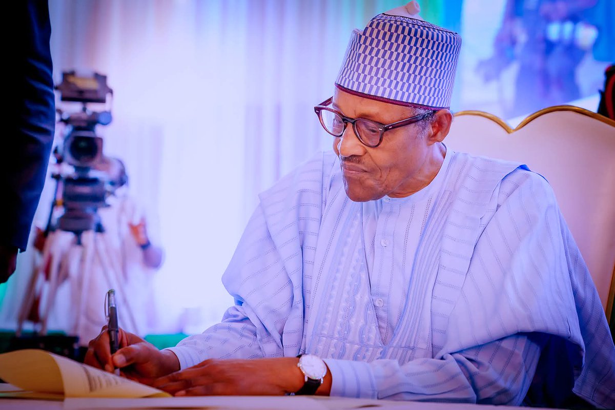 Innalillahi Wa Inna Ilaihir Rajiun 😢 😭 

Na yafe maka Duniya da Lahira har a gaban Ubangiji.

Allah SWT ya yafe maka Baba Buhari! Ya kyautata Makwancin ka, yasa Aljannatul Firdaus makoma.

Tabbas, mun yi babban rashi! 
Allah SWT ya jiƙan baba Buhari.