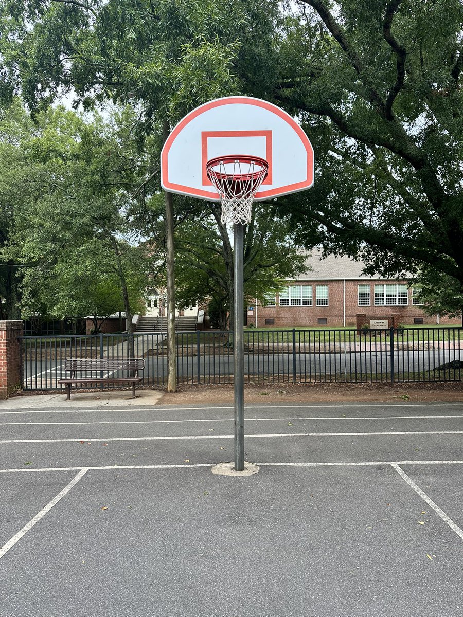 GameShotsBB's tweet image. Morning Hoops on outside Hoops
One great individual shooting session
Great small group working on
1️⃣finishing while being defended &
2️⃣decision making in the paint
Work in the summer shows up in the winter.