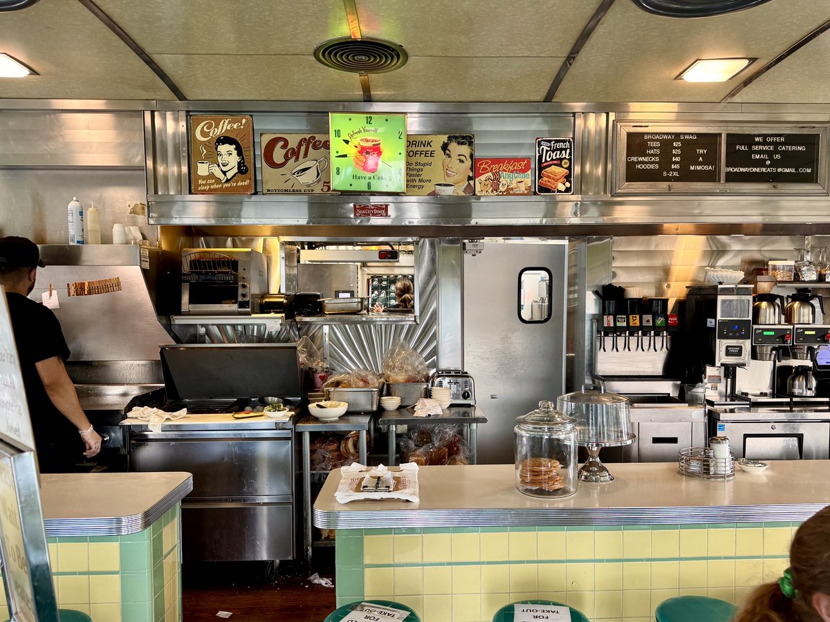 mr1llinois's tweet image. Broadway Diner in Baraboo, manufactured by the Paterson Vehicle Co. in NJ