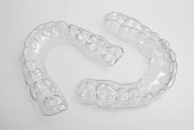 Declaring clear retainers as a total piece of crap.
The second set (already replaced once) broke again.
Cleaning them is a nightmare — getting them 100% clean is nearly impossible.
Not worth the money (they cost twice as much as regular retainers) and still end up breaking.
Bleh.