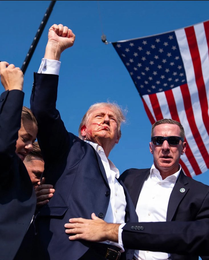 MikeRogersForMI's tweet image. One year ago our country stood still. God spared President Trump that day in Butler so that he could continue his fight to Make America Great Again.
I’m honored to be able to stand alongside him and fight to put America and Michigan First! 🇺🇸