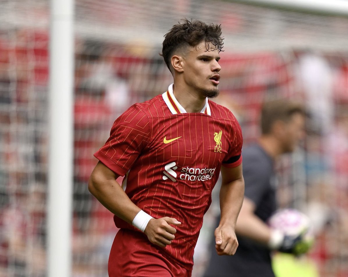 CristyB16's tweet photo. According to @BenBocsak , Milos Kerkez completed 100% of his passes (44/44) and won 100% of his tackles.

Magnificent for his first start.

#LFC https://t.co/uWbbrWR7pA