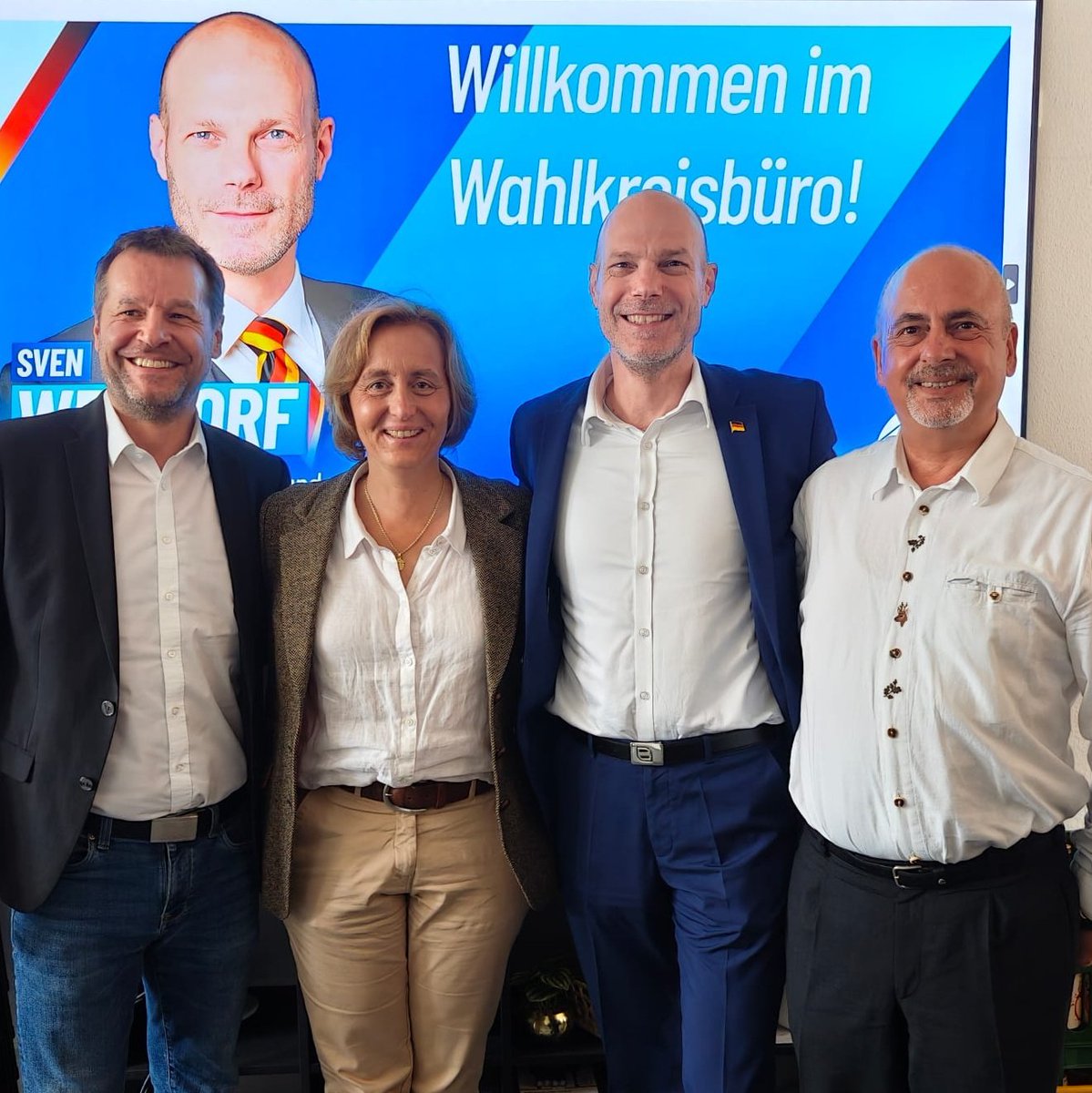 Politischer Frühschoppen mit Beatrix von Storch und Jochen Haug, ebenfalls zu Gast in Kaltenkirchen: Alexis Giersch. In lockerer Atmosphäre sprachen wir über die politische Situation in Deutschland und spekulierten über die weitere Entwicklung. Nach einer anschließenden