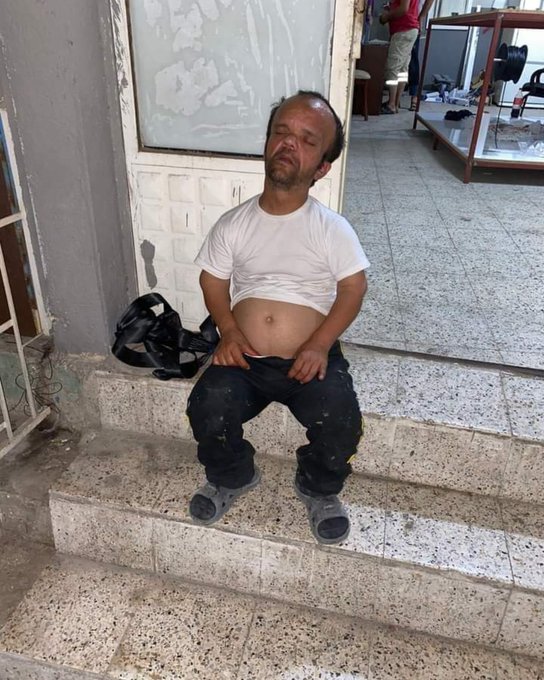 bu sıcakta hamur işi yeme gafletinde bulundum 2 saattir şöyle geberiğim amk karpuz peynir dışında bi şey yemicen bu havada