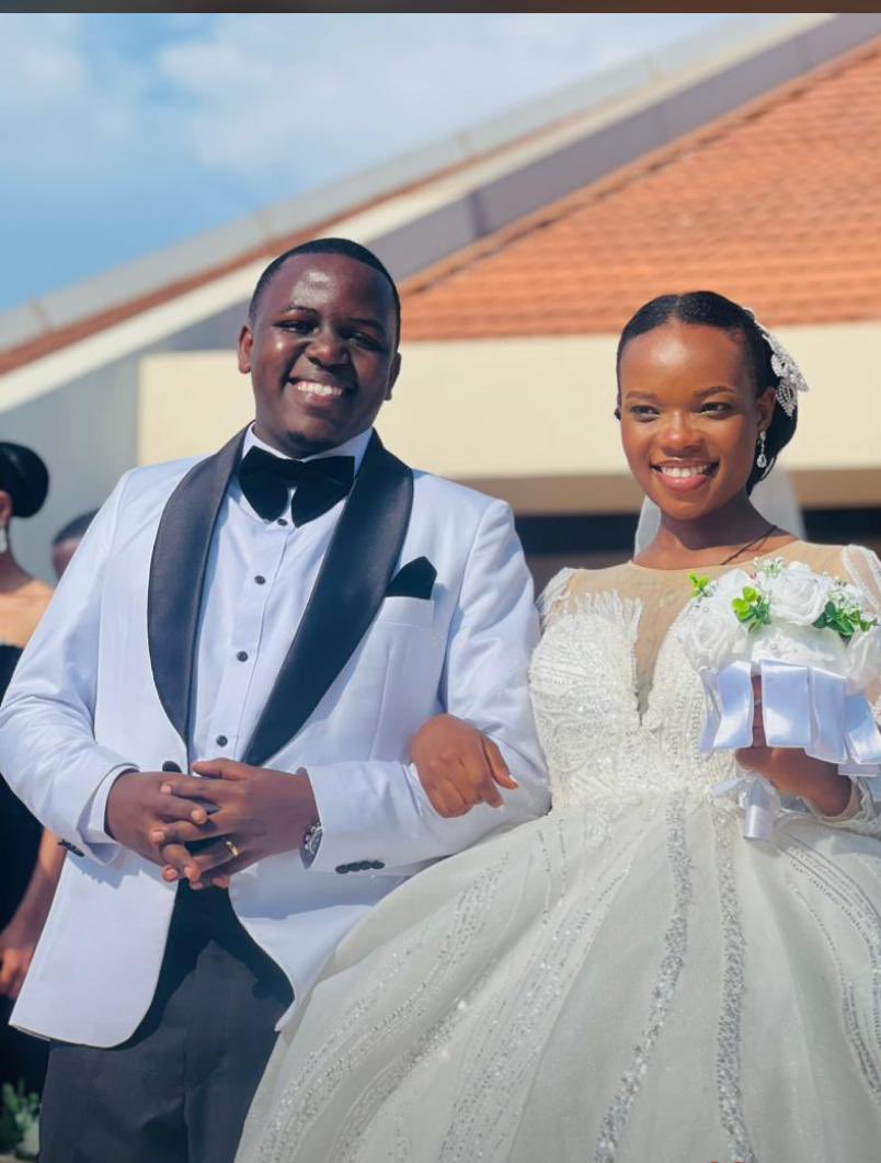 The wife has come

The annoucement has ended😀😀😀