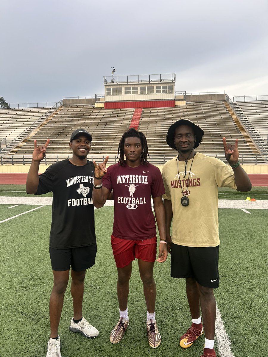 Landon Sims (@_landonsims) on Twitter photo Had a Great Camp at <a href="/MSUTexasFB/">Midwestern State Football</a> ,appreciate <a href="/MustangsDC/">Rich Renner</a> inviting me out ,good experience came to compete!
#StangGang Had a Great Camp at <a href="/MSUTexasFB/">Midwestern State Football</a> ,appreciate <a href="/MustangsDC/">Rich Renner</a> inviting me out ,good experience came to compete!
#StangGang