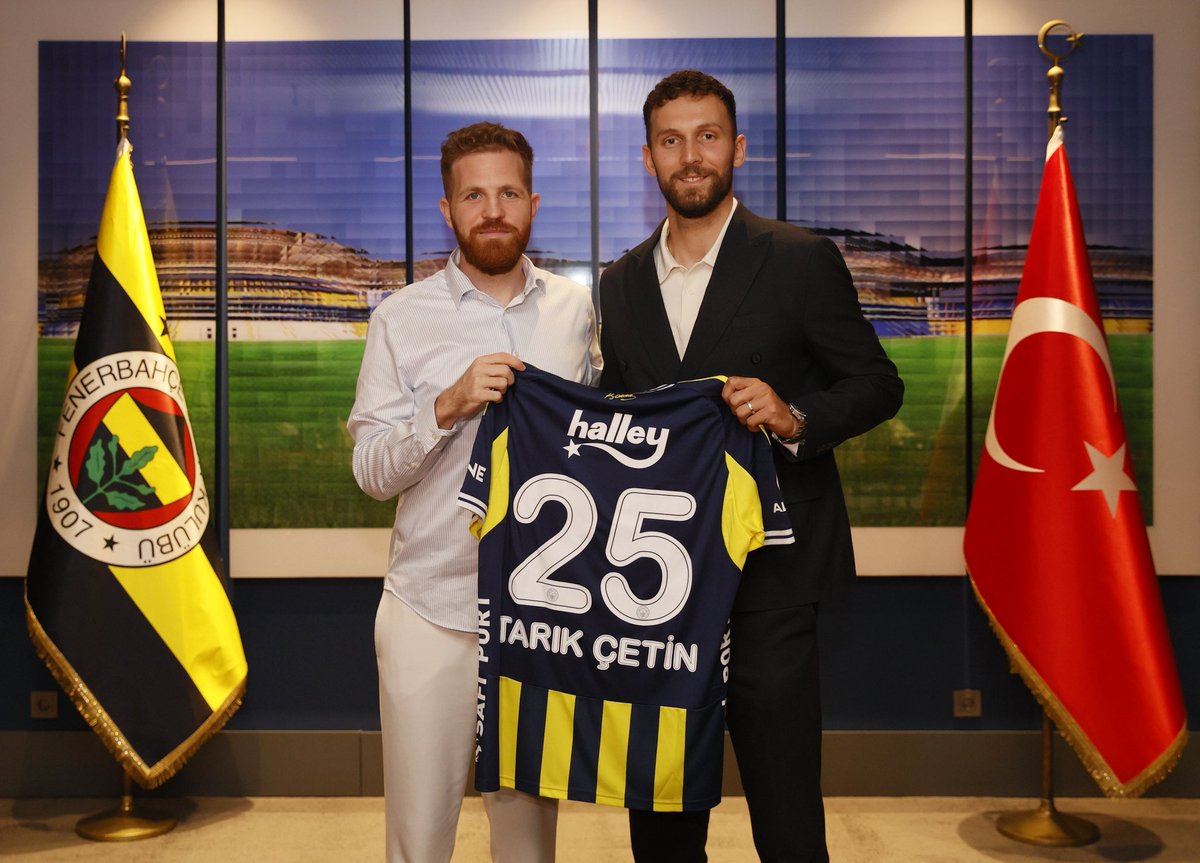 Ailemize yeniden hoş geldin Tarık Çetin 💛💙

Kulübümüz, Fenerbahçe Futbol Akademisi’nde yetişen kaleci Tarık Çetin’le anlaşma sağladı. 

28 yaşındaki file bekçisi, kendisini bir yıllığına sarı lacivertli renklere bağlayan sözleşmeye imza attı.

Tarık Çetin’e ‘Ailemize hoş
