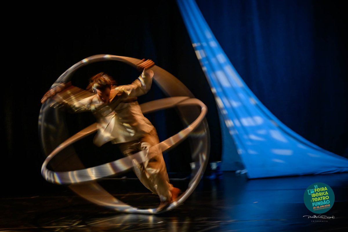 VI Feria Ibérica de Fundão II – Cómo la vivió Saturna
"La siguiente que vimos fue en el Moagem, Check-Out de la compañía de Adrián Conde, y trataba de un botones de un hotel al que le pasaban muchas cosas con maletas."
<a href="/fronterad/">FronteraD.com</a> <a href="/AdrianConde/">Adrián Conde</a> <a href="/zendelsur/">Cía. Zen del Sur</a> fronterad.com/vi-feria-iberi…