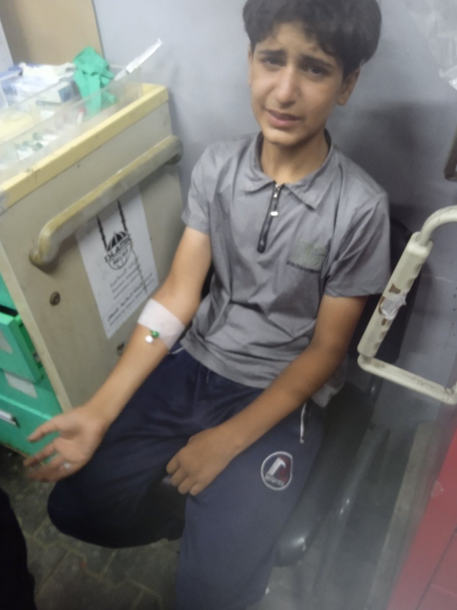 mohannad1789941's tweet image. Hello friends
This is my brother, who is 13 years old. There is a percentage of salts with him, and this is because of the lack of food and water pollution. Please support me to collect the amount of treatment.Please help me