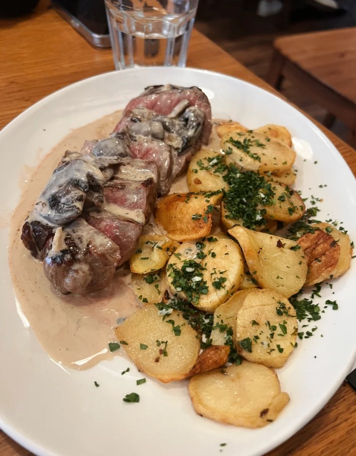 The flavor of the beef is wrapped in the cream, delicious