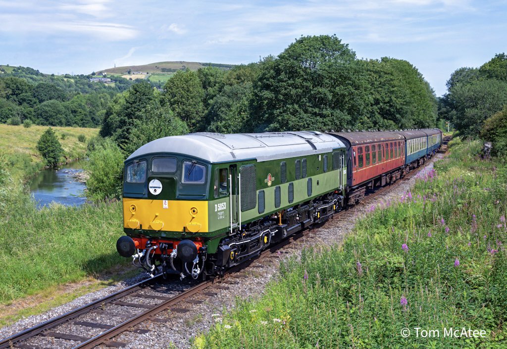 D5054 recently repainted and renumbered too D5053 runs alongside the River Irwell this morning with the 11:05 Rawtenstall to Heywood service. 13th July 2025. 📸 ☀️

⭐️ Gift Store ⬇️🏞️🚂 
railwayartprintshop.etsy.com

#railways #class24 #rawtenstall #lancashire #britishrail #ukrailways
