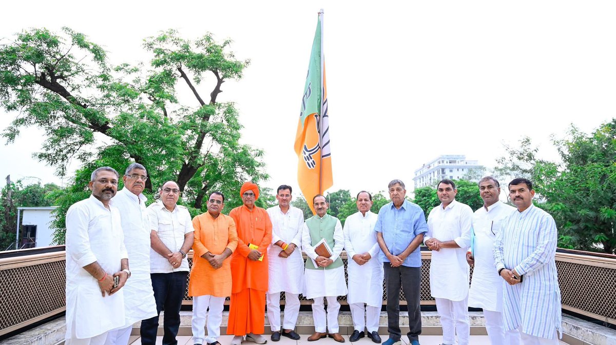 Subhash Meel Khandela (@subhashmeelin) on Twitter photo माननीय मुख्यमंत्री श्री भजनलाल जी शर्मा तथा प्रदेश अध्यक्ष श्री मदन राठौड़ जी ने आज विभिन्न संगठनात्मक विषयों, पार्टी के आगामी अभियानों तथा कार्यक्रमों पर सीकर जिले के जनप्रतिनिधियों व पदाधिकारियों से विस्तृत चर्चा कर रूपरेखा तैयार की ।
<a href="/BhajanlalBjp/">Bhajanlal Sharma</a> <a href="/BJP4Rajasthan/">BJP Rajasthan</a> माननीय मुख्यमंत्री श्री भजनलाल जी शर्मा तथा प्रदेश अध्यक्ष श्री मदन राठौड़ जी ने आज विभिन्न संगठनात्मक विषयों, पार्टी के आगामी अभियानों तथा कार्यक्रमों पर सीकर जिले के जनप्रतिनिधियों व पदाधिकारियों से विस्तृत चर्चा कर रूपरेखा तैयार की ।
<a href="/BhajanlalBjp/">Bhajanlal Sharma</a> <a href="/BJP4Rajasthan/">BJP Rajasthan</a>