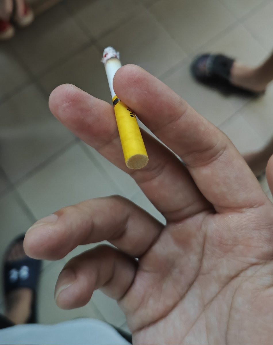 今天是值得纪念的日子
会抽烟了