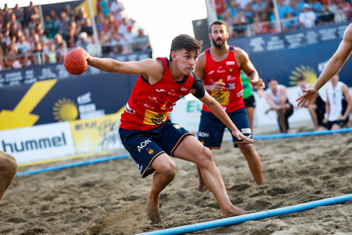 📌 #HispanosArena

🏆 Campeonato de Europa de #BalonmanoPlaya 2025
📍 Final
🏟 Alanya 🇹🇷

⏱ Shoot-out | Final
🆚 Alemania 🇩🇪 2️⃣ - 1️⃣ 🇪🇸 España (18-22, 23-19, 12-10)

✍🏼 ¡Los #HispanosArena se llevan la plata europea!