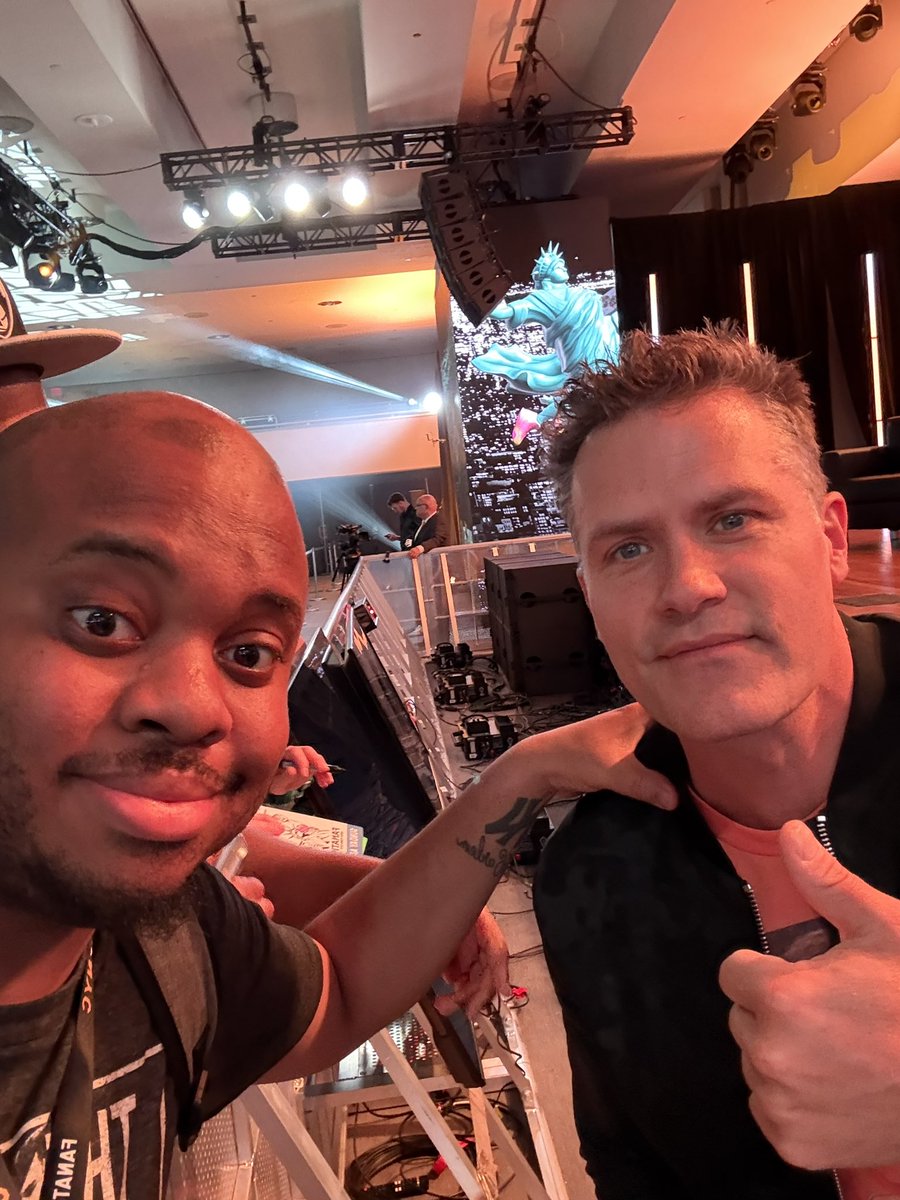 nysfinest90's tweet image. From last month at the @FanaticsFest. Me with @KyleBrandt