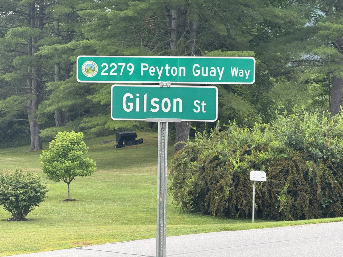 West Rutland honored VT HS girls basketball all-time leading scorer Peyton Guay with a sign in town. #vthshoops