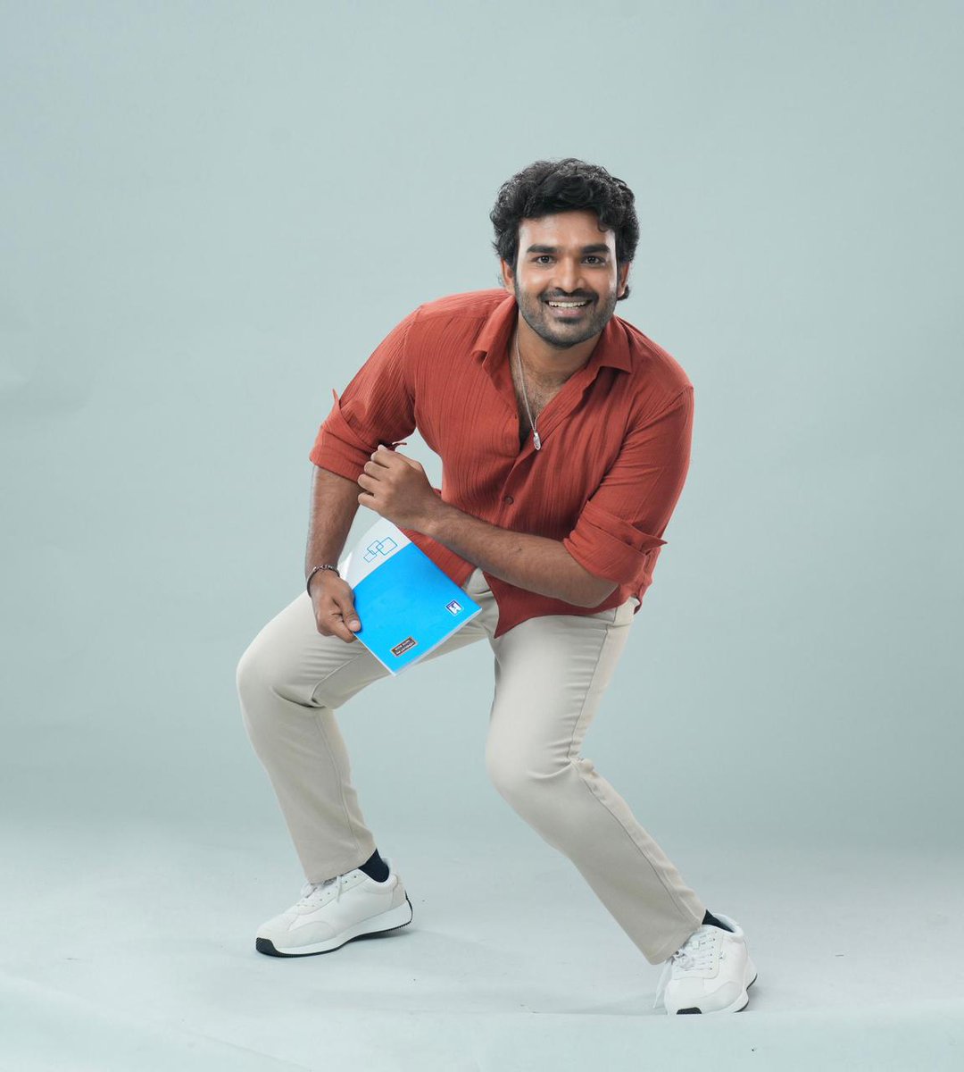 Kakinada Talkies (@kkdtalkies) on Twitter photo ముందస్తు గా హీరో
<a href="/Kiran_Abbavaram/">Kiran Abbavaram</a>
గారికి ముందస్తు గా పుట్టినరోజు
శుభాకాంక్షలు 🎉🎈🌹
గొప్ప మనసు ఉన్న మనిషి 👍
మా అమ్మ గారికి ఆరోగ్యం బాగోలేదు
ఆ సమయంలో కాల్ చేసి ఏం అవసరం
వచ్చినా కాల్ చేయండి అని ధైర్యం చెప్పారు 🤝
#HBDkiranabbavaram
#KRamp
#ChennaiLoveStory ముందస్తు గా హీరో
<a href="/Kiran_Abbavaram/">Kiran Abbavaram</a>
గారికి ముందస్తు గా పుట్టినరోజు
శుభాకాంక్షలు 🎉🎈🌹
గొప్ప మనసు ఉన్న మనిషి 👍
మా అమ్మ గారికి ఆరోగ్యం బాగోలేదు
ఆ సమయంలో కాల్ చేసి ఏం అవసరం
వచ్చినా కాల్ చేయండి అని ధైర్యం చెప్పారు 🤝
#HBDkiranabbavaram
#KRamp
#ChennaiLoveStory