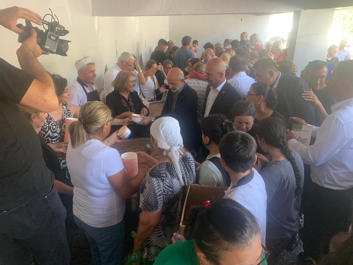 Ali_Oztunc's tweet photo. Pazarcık Cemevi ve Elif Ana ocağındaki aşure etkinliklerine katılarak canlarla bir araya geldik. Dünya tarihinin en acımasız katliamlarından Kerbela ve kerbela şehitlerini andık. Unutmayınki her devrin yezidi varsa her devrin Hüseyin’i de vardır. Hüseyin güzellik ve dirençle , yezit ise lanetlenerek anılır.