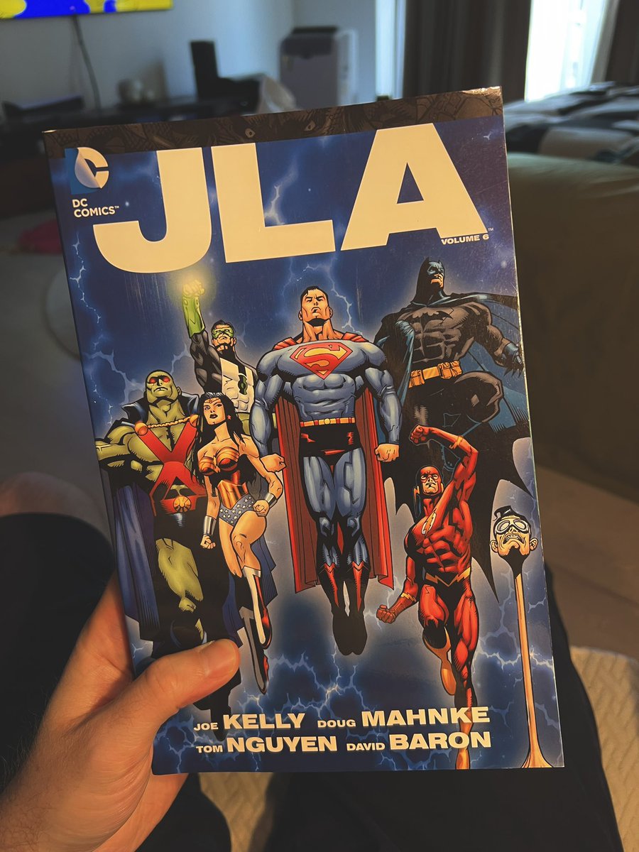 TonyVnrs's tweet image. My Sunday read is JLA by Joe Kelly & Doug Mahnke.
That early 00s DCU is just *my* era you know?