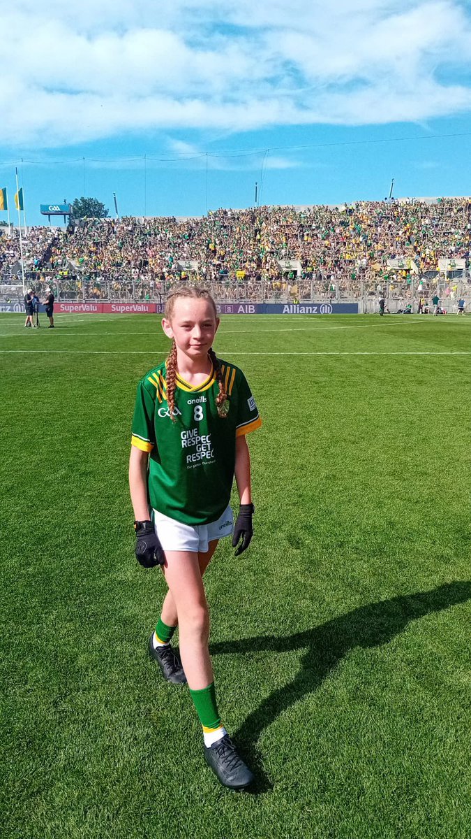 Sciath na Scol (@sciathnascol) on Twitter photo Well done to Eva O’ Connor from <a href="/CloghroeNS/">Cloghroe N.S.</a> representing Cork schools today <a href="/INTOnews/">INTO (Irish National Teachers' Organisation)</a> Mini 7s Games in <a href="/CrokePark/">Croke Park</a> today! <a href="/AllianzIreland/">Allianz Ireland</a> <a href="/cnambnaisiunta/">Cumann na mBunscol</a> Well done to Eva O’ Connor from <a href="/CloghroeNS/">Cloghroe N.S.</a> representing Cork schools today <a href="/INTOnews/">INTO (Irish National Teachers' Organisation)</a> Mini 7s Games in <a href="/CrokePark/">Croke Park</a> today! <a href="/AllianzIreland/">Allianz Ireland</a> <a href="/cnambnaisiunta/">Cumann na mBunscol</a>