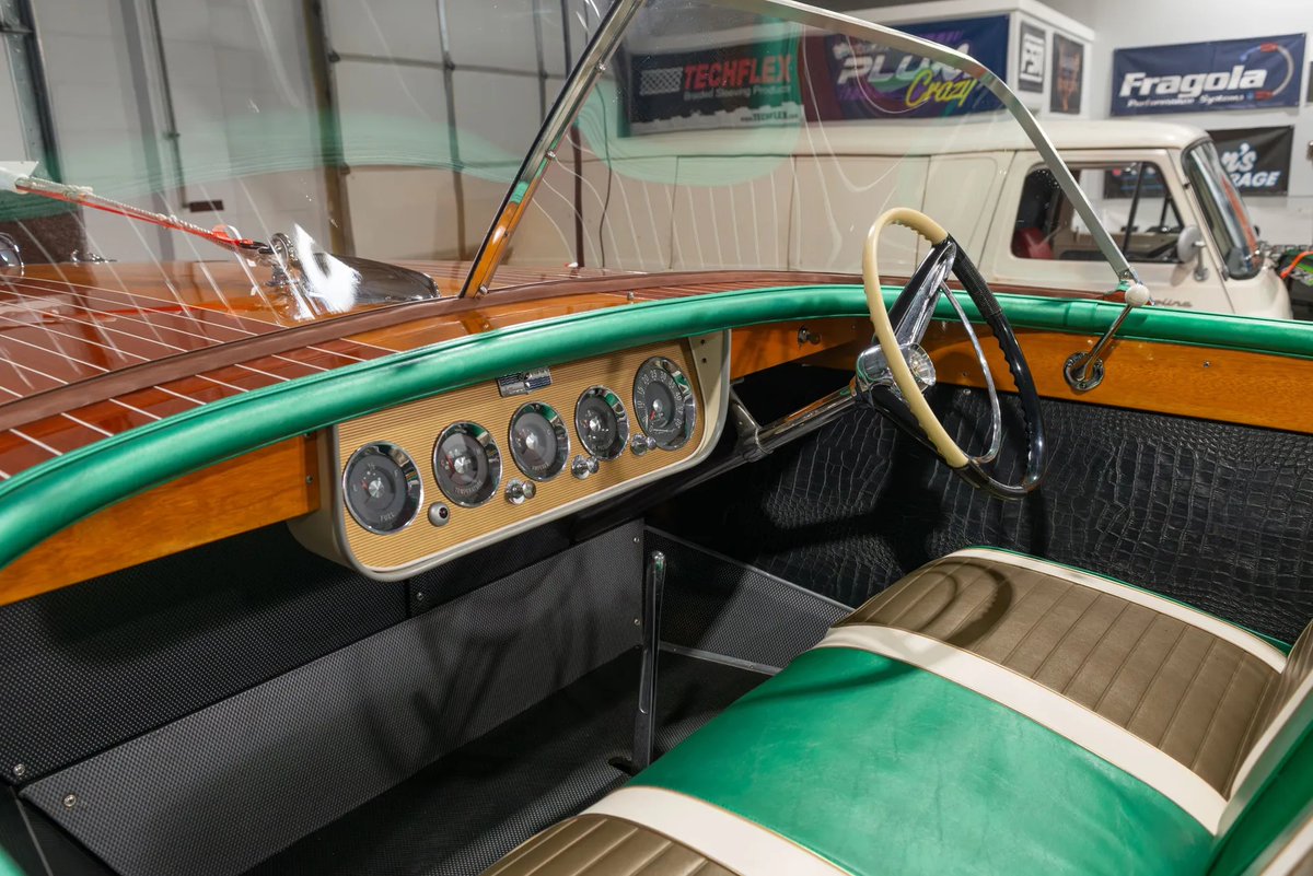 HemmingsNews's tweet image. One of only 60 made in 1961, this Chris Craft Capri Runabout is powered by a 283 V8 and comes with a custom trailer🛥️

Available Now bit.ly/4leZHin

#HemmingsFinds #ChrisCraft #VintageBoats