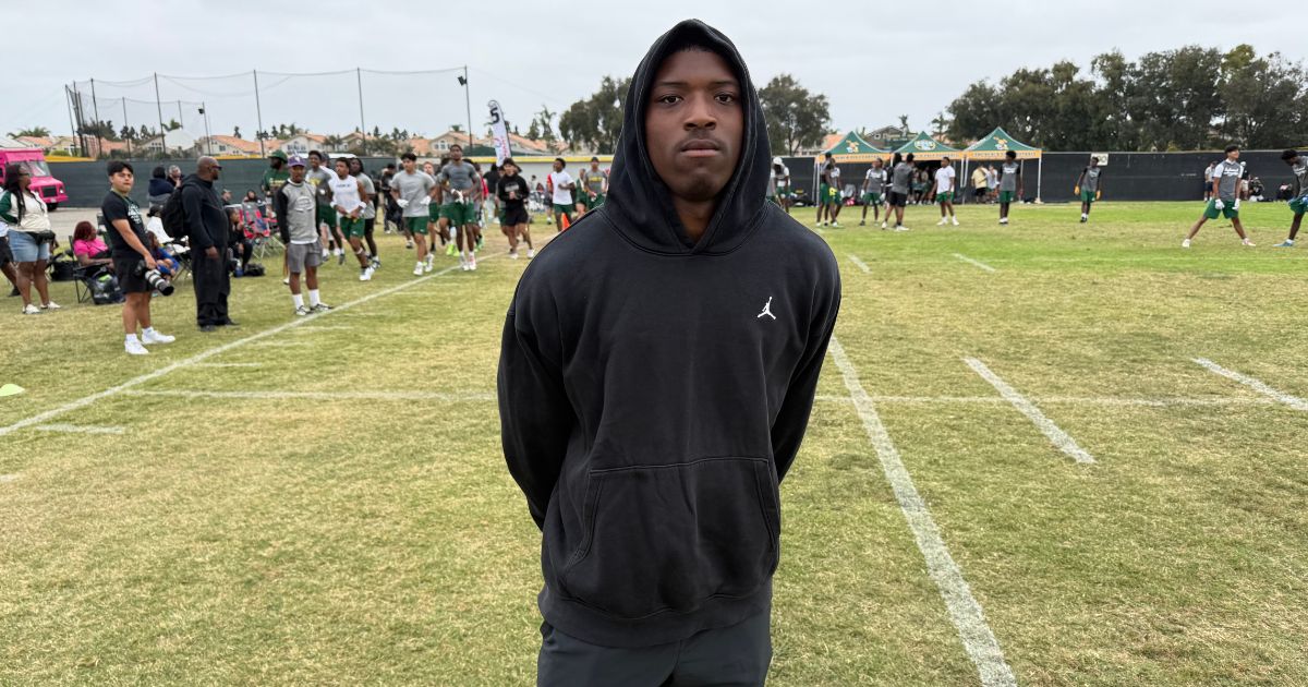 Max Torres (@mtorressports) on Twitter photo 2026 Westlake Village (Calif.) Oaks Christian cornerback Davon Benjamin is the top uncommitted DB in the country and a priority Oregon target.
He has a commitment date locked in and gives the latest.
Story🗞️: on3.com/teams/oregon-d… (On3+)
Join <a href="/ScoopDuckOn3/">ScoopDuck</a>: 2026 Westlake Village (Calif.) Oaks Christian cornerback Davon Benjamin is the top uncommitted DB in the country and a priority Oregon target.
He has a commitment date locked in and gives the latest.
Story🗞️: on3.com/teams/oregon-d… (On3+)
Join <a href="/ScoopDuckOn3/">ScoopDuck</a>: