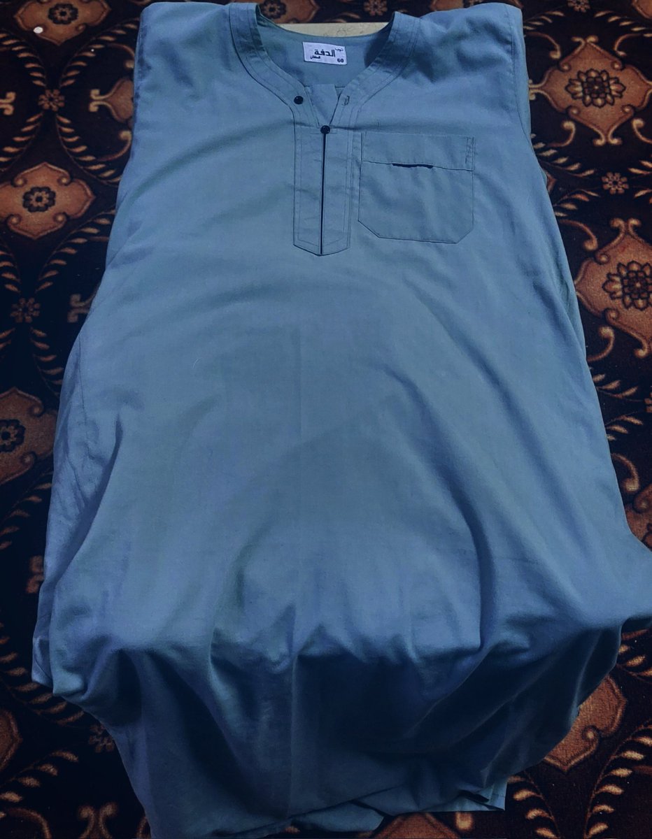 أنا علاقتي بالعباية دي بدأت تاخد منحنى خطر.
مهو يعني إيه اليومين اللي بتبقى فيها فالغسيل مببقاش طايق نفسي وأول  لما تتغسل وأرجع ألبسها بحس بفرحة محستهاش فتخرجي، ومينفعش أروح مكان هقعد فيه اكتر من يومين إلا ولازم أخدها معايا.
هو ده طبيعي ولا أنا الجفاف العاطفي عندي وصل السلوم؟