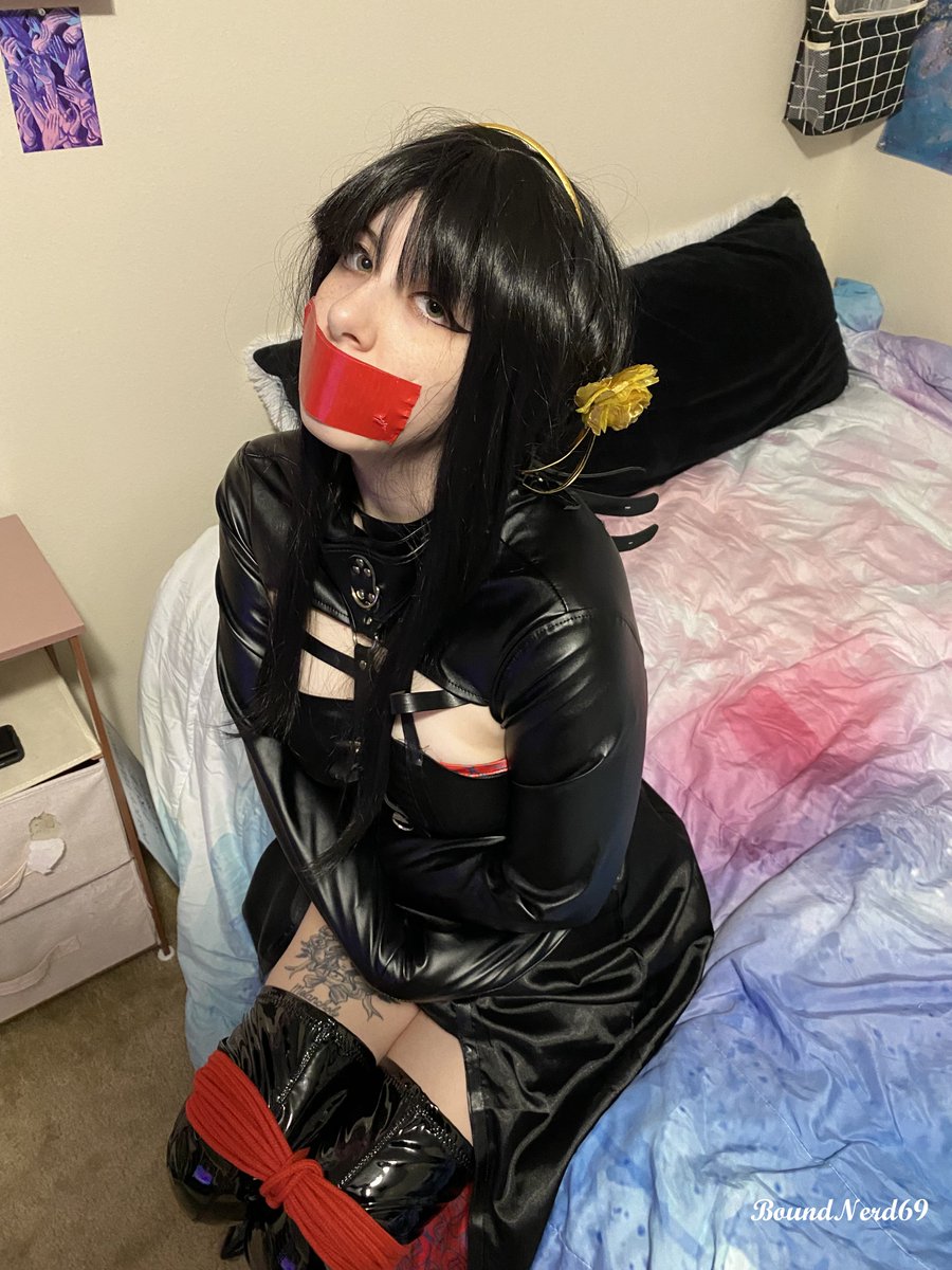 my yor forger cosplay video &amp; pic set is now free to view
fansly.com/post/629505270…