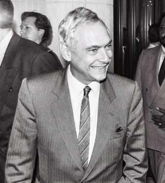 Yves Galland nous a quittés. Européen convaincu, bâtisseur du droit de la concurrence et du statut des collectivités, il fut entrepreneur (Boeing), élu centriste (radical) respecté du 17e, adjoint et ministre de Jacques Chirac
Sincères condoléances à sa famille et ses amis.