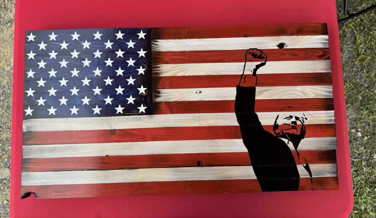 itsheatherleigh's tweet image. Blue Ridge Flea Market
(Monroe County, PA)
+8 🟥 Commits
+1 🟥 Address change
“Do you think God spared Trump’s life one year ago today?”
Yes: 20
No: 4
The No’s said they don’t believe in God.
I also bought from a vendor a wooden, handmade sign depicting Trump’s “Fight…