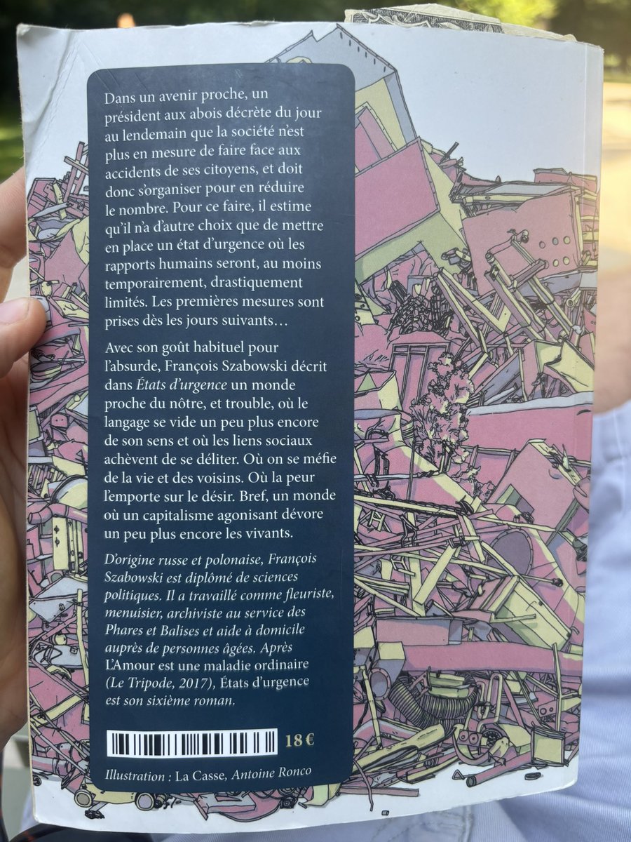HolmesSherrinf1's tweet image. Distrayant, sans plus. Un entre-deux un peu fade. Loufoque sans humour, histoire d’amour faiblarde, quelques fulgurances et personnages attachants par ci par là. Gauchisme et tiers-mondisme ridicule. Très largement dispensable.