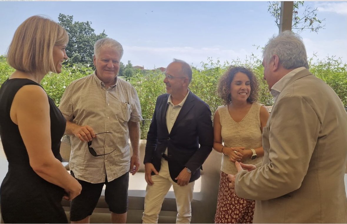 carles campuzano (@carlescampuzano) on Twitter photo I divendres amb la <a href="/laia_co/">Laia Cañigueral</a> vàrem visitar <a href="/AlberaSalut/">Albera Salut</a> , a #Peralada, que és l’Entitat de Base Associativa ( EBA), que gestiona l’Area Bàsica d’Atenció Primària de Peralada; uns dels equips d’atenció primària més ben valorats del país, segons els usuaris. Enhorabona! I divendres amb la <a href="/laia_co/">Laia Cañigueral</a> vàrem visitar <a href="/AlberaSalut/">Albera Salut</a> , a #Peralada, que és l’Entitat de Base Associativa ( EBA), que gestiona l’Area Bàsica d’Atenció Primària de Peralada; uns dels equips d’atenció primària més ben valorats del país, segons els usuaris. Enhorabona!