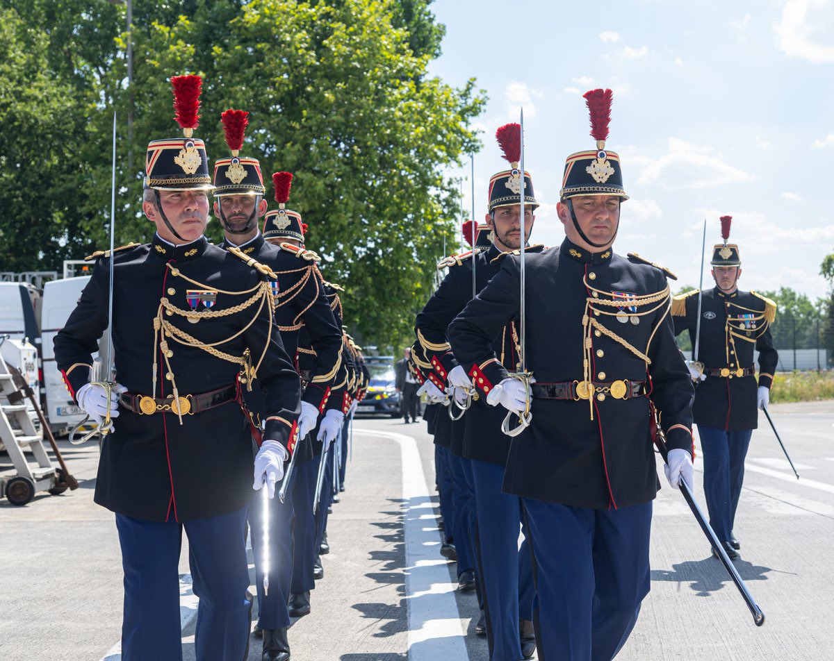 صور - #سمو_الأمير لدى وصوله إلى #فرنسا