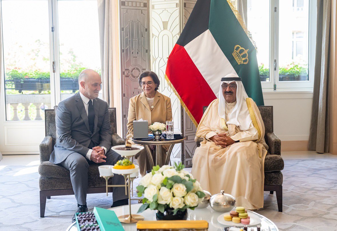 #سمو_الأمير يستقبل الرئيس التنفيذي لمستشفى غوستاف روسيه ومستشاره الدولي بـ #باريس