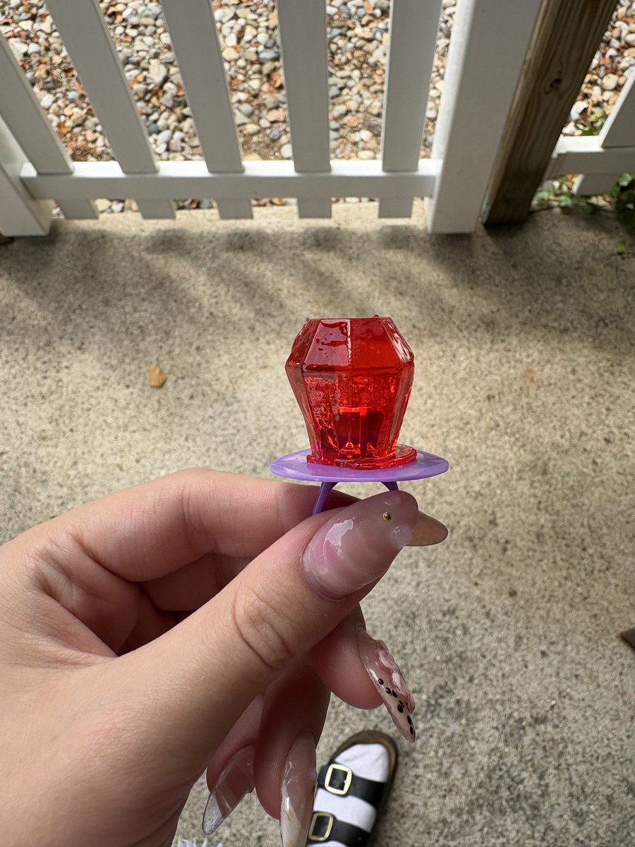 Whys this lwk giving monster scoups