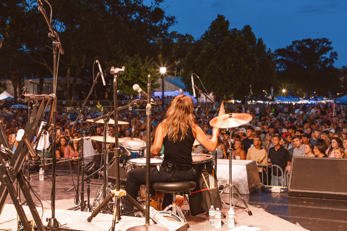alliwalker's tweet image. Beaufort, SC you were beautiful last night!!! 🌴🛥️🌊 Thank y’all for giving me alll the energy! 🫶🏻 I was SO well taken care of by all the folks at the Beaufort Water Festival! Can’t wait to come back!