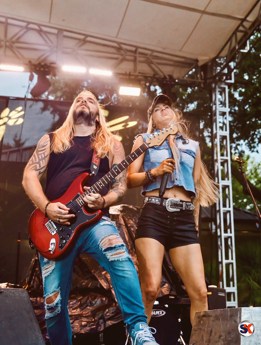 alliwalker's tweet image. Beaufort, SC you were beautiful last night!!! 🌴🛥️🌊 Thank y’all for giving me alll the energy! 🫶🏻 I was SO well taken care of by all the folks at the Beaufort Water Festival! Can’t wait to come back!