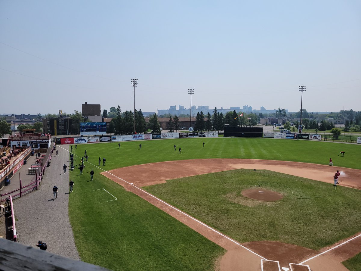 SportingPete's tweet image. Back again for game 2 vs. Thunder Bay. Eau Claire needs a win to go into the all-star break with an above .500 record. Pregame Now!
@ecexpress vs. @TBBordercats
📻 106.7FM @MooseCountryFM
💻 moose106.com/listen
📱@iheartradio (Moose Country)