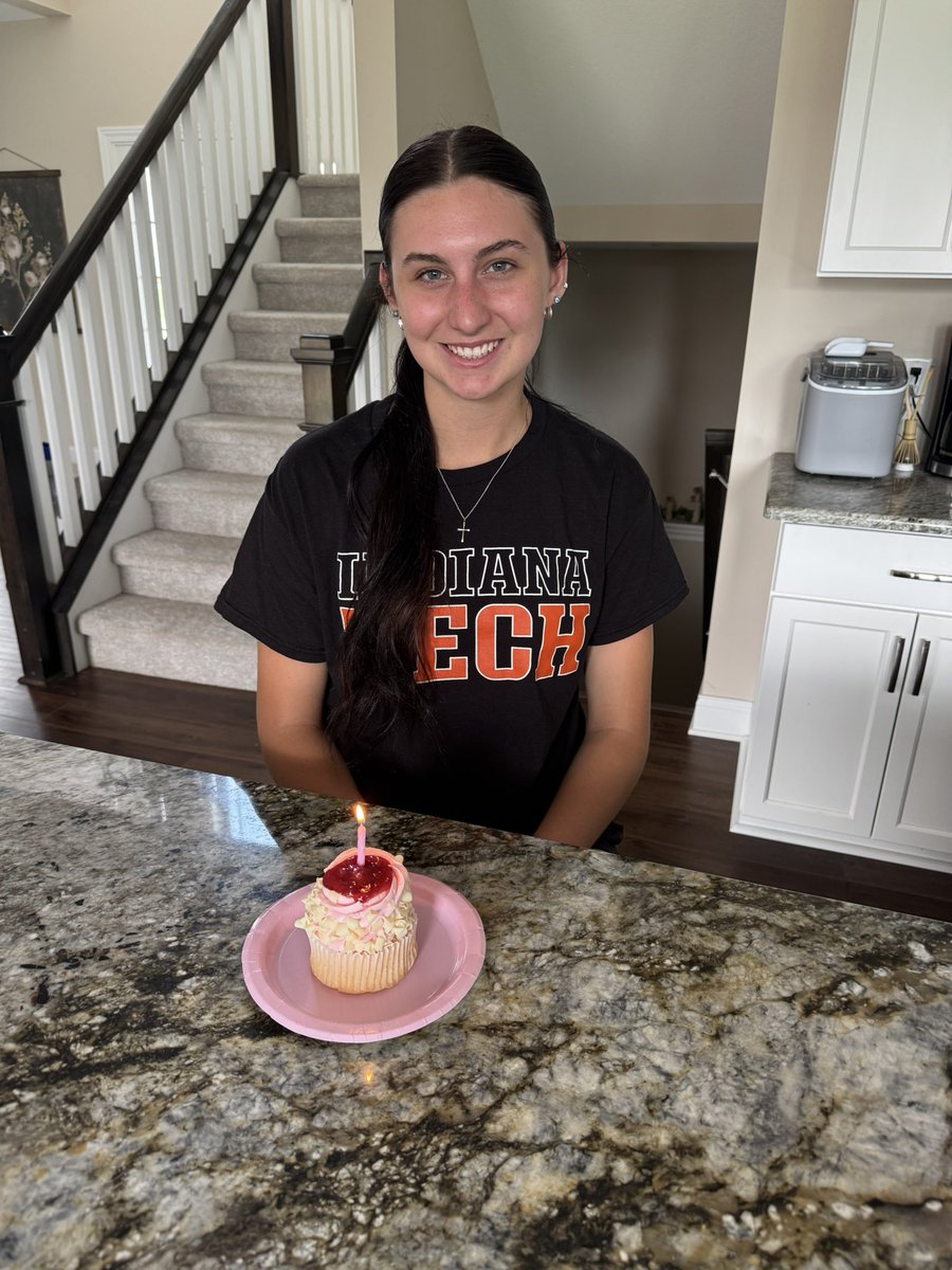 kelley_rees's tweet image. Happy Birthday @Hailey_Rees🎂
19 is going to be a good year!! 😘