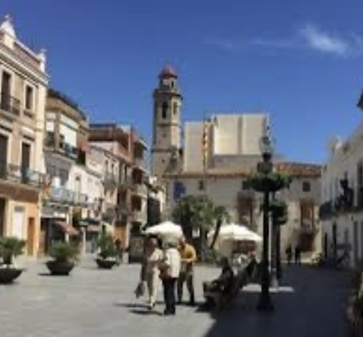 2 magrebíes multirreincidentes Acosan a una chica por la calle en Calella(Barcelona)
Un hombre los recriminó,se fueron 
a por el y le dieron una paliza
Al llegar la PL también los agredieron. A pesar de ser multirreincidentes el juez los dejó libres
…Hacen lo Que les da la gana!