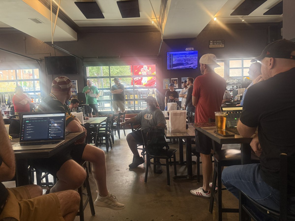 Live Fantasy Football drafting in KC about to get started.  #SFB15