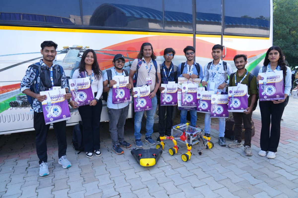 directornilesh's tweet image. વિદ્યાર્થીઓની ગગનચુંબી કારકિર્દી પ્રદાન કરવા @InfoGujcost @dstGujarat લાવ્યું છે ભારતની સૌથી મોટી રોબોટિક સ્પર્ધા 
“રોબોફેસ્ટ ગુજરાત 5.0” 
રૂા.5 કરોડ સુધીના ઇનામોનો રસથાળ!  
#ROBOFEST नहीं खेला-तो कुछ नहीं खेला!
नए भारत की नइ उँडान,
रोबोफेस्ट की यहितो है  पहेचान!
@narottamsahoo