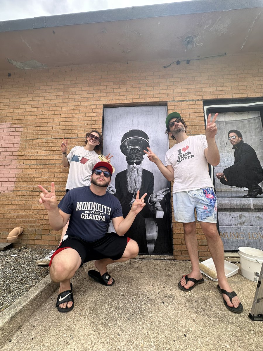 Transparent_AP's tweet image. Two months until @seahearnow and our team is out working hard on the new murals for Sunset Pavilion in Asbury Park ! Who are you hoping to see posted up on the walls ? ⭐️⭐️⭐️