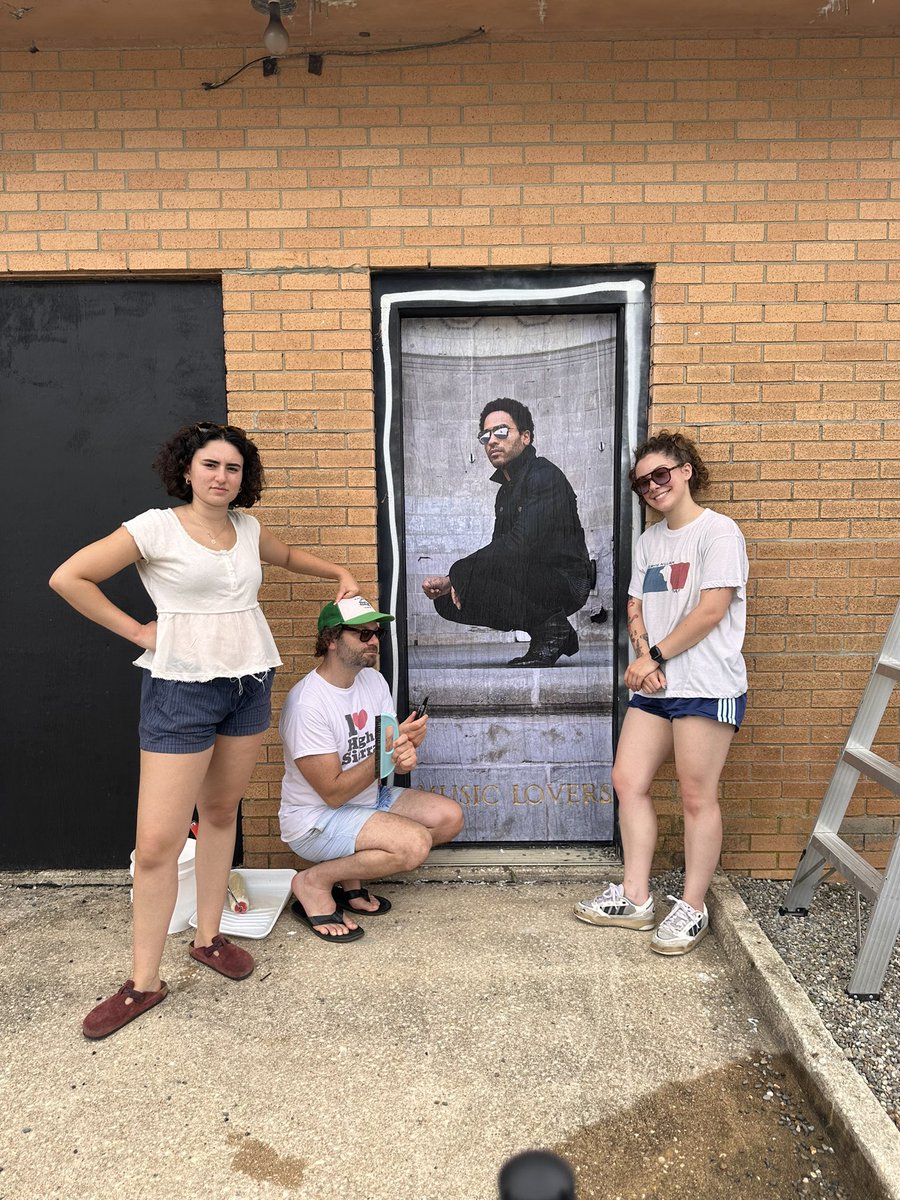 Transparent_AP's tweet image. Two months until @seahearnow and our team is out working hard on the new murals for Sunset Pavilion in Asbury Park ! Who are you hoping to see posted up on the walls ? ⭐️⭐️⭐️