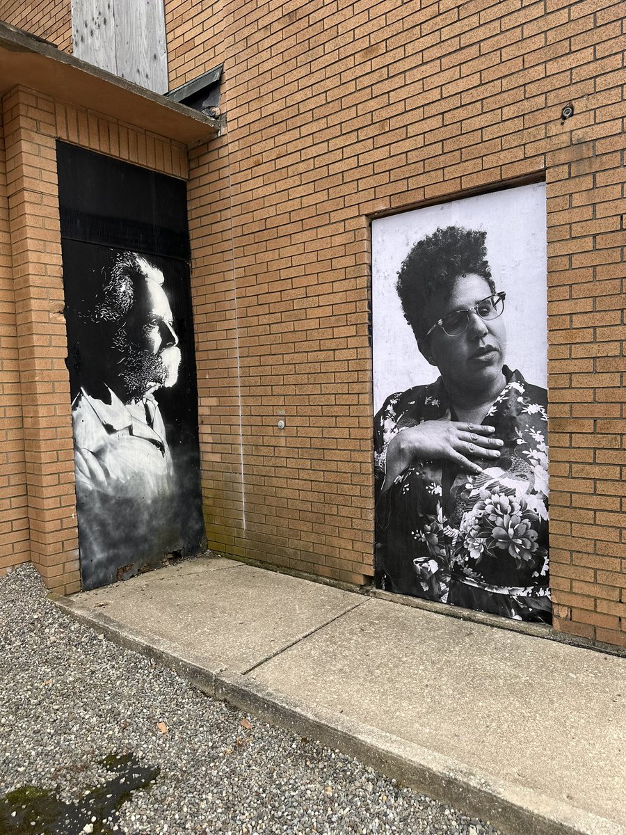 Transparent_AP's tweet image. Two months until @seahearnow and our team is out working hard on the new murals for Sunset Pavilion in Asbury Park ! Who are you hoping to see posted up on the walls ? ⭐️⭐️⭐️