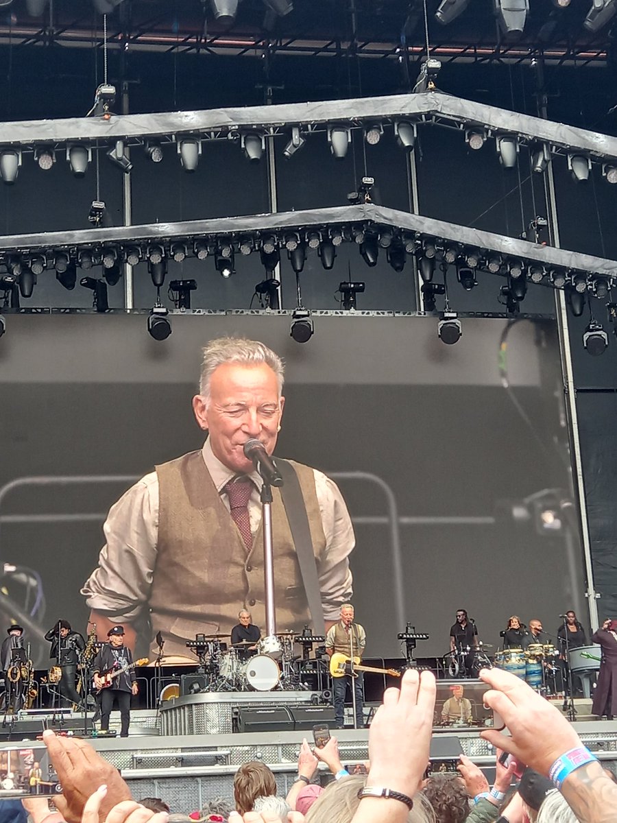 87colB's tweet image. First summer back after canada in June I had Morrissey in Manchester last minute ticket for the boss at anfield and big one Oasis Heaton Park Manchester july 11th. Love having concerts properly back. My motto always buy that concert ticket and go with the flow!