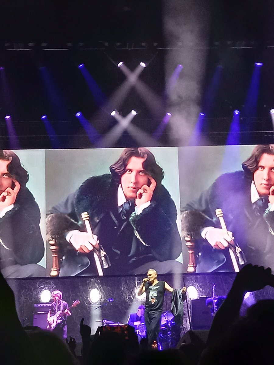 87colB's tweet image. First summer back after canada in June I had Morrissey in Manchester last minute ticket for the boss at anfield and big one Oasis Heaton Park Manchester july 11th. Love having concerts properly back. My motto always buy that concert ticket and go with the flow!