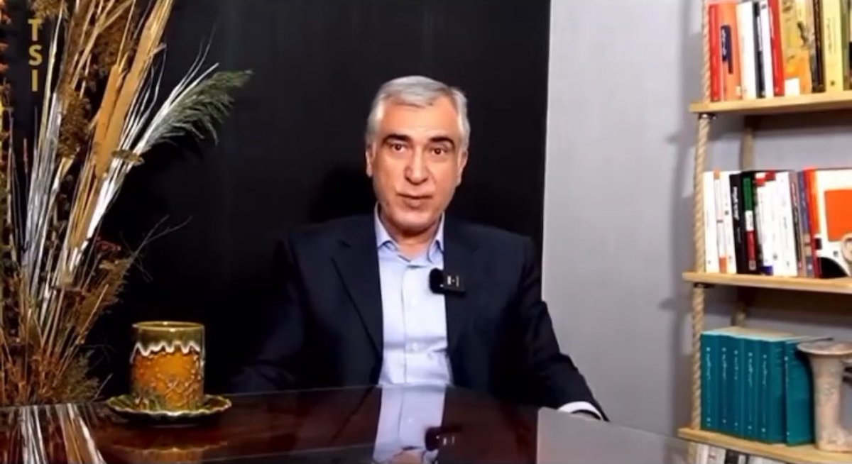 RoozbehAlamdar1's tweet image. آیا اظهارات خائنانه #ابوالفضل_ظهره_وند علیه پزشکیان، برنامه تکمیلی دشمن در بمباران شعام برای ترور سران قوا نیست؟! آیا پشت ترور شخصیت رئیس جمهور، رد یک #نفوذ سنگین به وجود ندارد؟!
مدعیالعموم کجاست؟!
